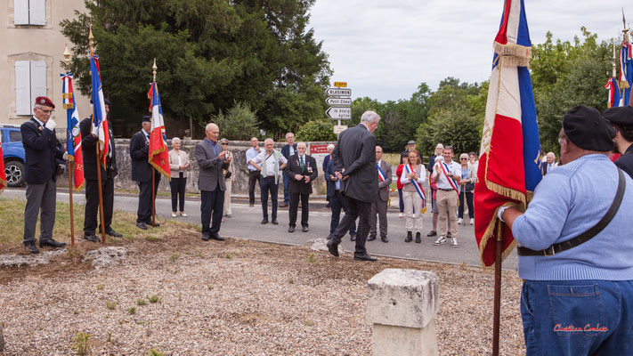 Quatre-vingtième anniversaire du Souvenir et de la Mémoire de la Résistance, stèle de Mauriac, applaudissements de l'allocution de Jean-Marie Darmian, président de Gironde citoyenne. Dimanche 14 juillet 2024. Photographie © Christian Coulais