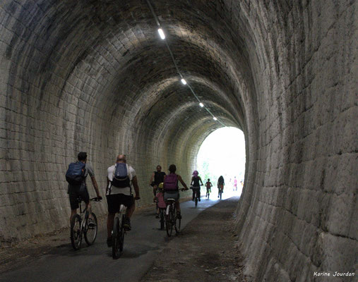 Éliminatoires du concours de cri, ancien tunnel ferroviaire de la Sauve majeure. Ouvre la voix, samedi 3 septembre 2022. Photographie © Karine Jourdan