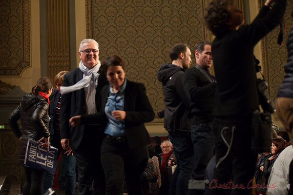 3 Jean-Marie Darmian, Naïma Charaï, toujours sur scène. Théâtre Fémina, Bordeaux. #benoithamon2017