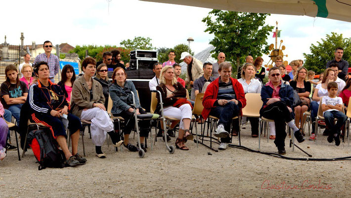 Festival JAZZ360 2012, public à l'écoute du Big Band Jazz du Collège Eléonore de Provence. Cénac, 08/06/2012