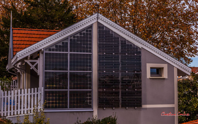 "Panneaux solaires / Le progès intelligent". Ville d'hiver, Arcachon. Samedi 20 novembre 2021. Photographie © Christian Coulais