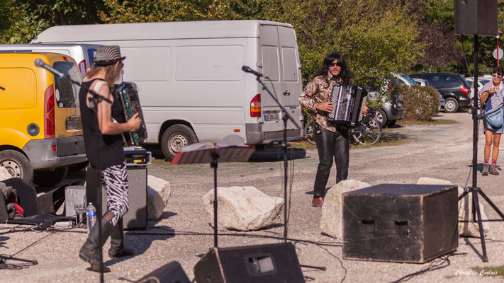 Concert d'ACDFÉ, ancienne gare de Sadirac. Ouvre la voix, dimanche 4 septembre 2022. Photographie © Christian Coulais