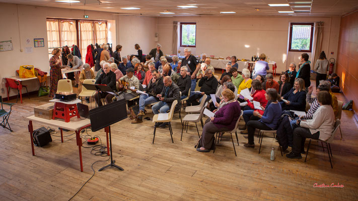 Les Choraleurs invitent Nathalie Aubin à fêter ses 60èmes arpèges. Lundi 15 mai 2023, Quinsac. Photographie © Christian Coulais