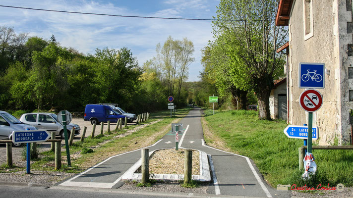 La Piste cyclable Roger Lapébie, voix verte des Deux-Mers vers Bordeaux. Gare ferroviaire de Citon-Cénac. Cénac, 14/04/2009