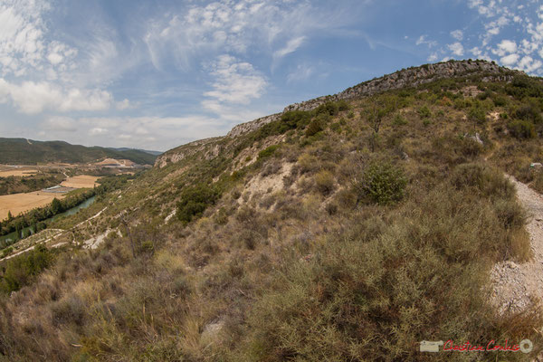 2/3  Vue de la vallée et du plateau en aval de la Foz de Lumbier, Navarra