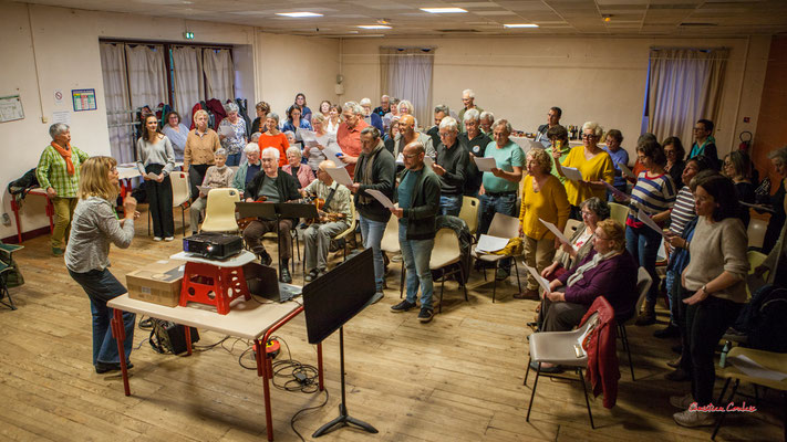 Les Choraleurs invitent Nathalie Aubin à fêter ses 60èmes arpèges. Lundi 15 mai 2023, Quinsac. Photographie © Christian Coulais