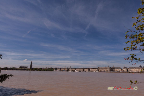 Le port de la Lune est le nom familièrement donné au port de Bordeaux, du fait d'un large méandre en forme de croissant que décrit la Garonne... 22/06/2019 Reproduction interdite - Tous droits réservés © Christian Coulais