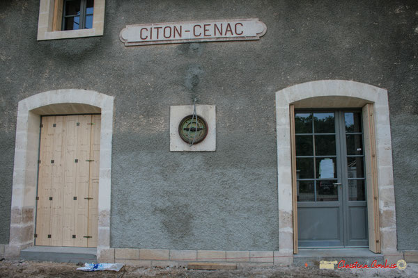 Gare ferroviaire de Citon-Cénac en cours de réhabilitation. Cénac, 06/05/2010