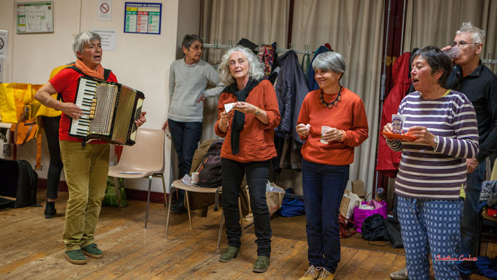 Les Choraleurs invitent Nathalie Aubin à fêter ses 60èmes arpèges. Lundi 15 mai 2023, Quinsac. Photographie © Christian Coulais