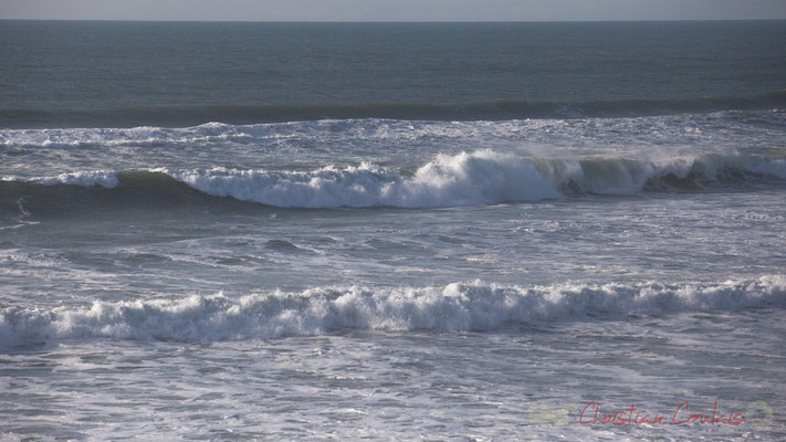 Effets de vagues. Biscarrosse océan, plage du Vivier, Landes. 21 février 2016