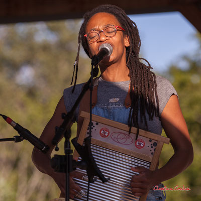 Amandine Cabald Roche ; Crawfish Wallet. Vendredi 25 juin 2021, Camblanes-et-Meynac. Photographie © Christian Coulais