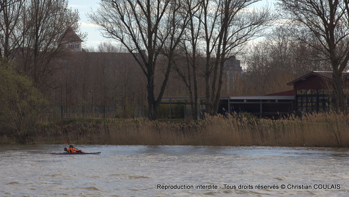 Kayac sur la Garonne, rive droite. Bordeaux, samedi 16 mars 2013