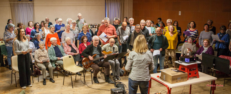 Les Choraleurs invitent Nathalie Aubin à fêter ses 60èmes arpèges. Lundi 15 mai 2023, Quinsac. Photographie © Christian Coulais