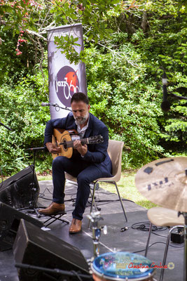 Nicolas Saez débute en solo le concert du pique-nique vigneron. Festival JAZZ360 2019, Château Duplessy, Cénac, lundi 10 juin 2019