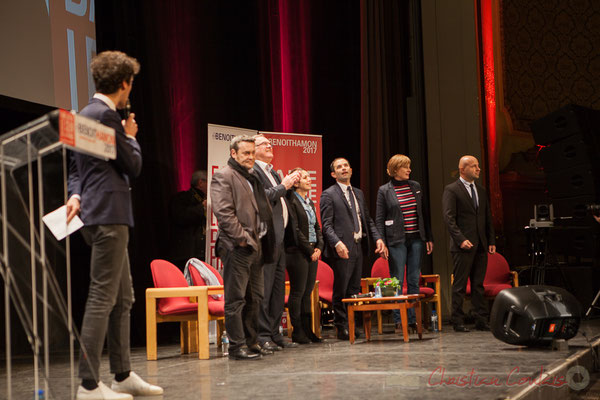 4 Arrivée de Benoît Hamon et des intervenants au Théâtre Fémina, Bordeaux. #benoithamon2017