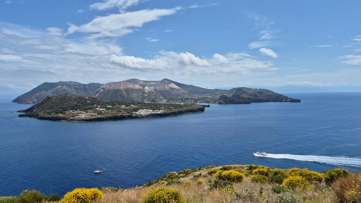Wanderung auf Lipari mit Blick auf Vulcano