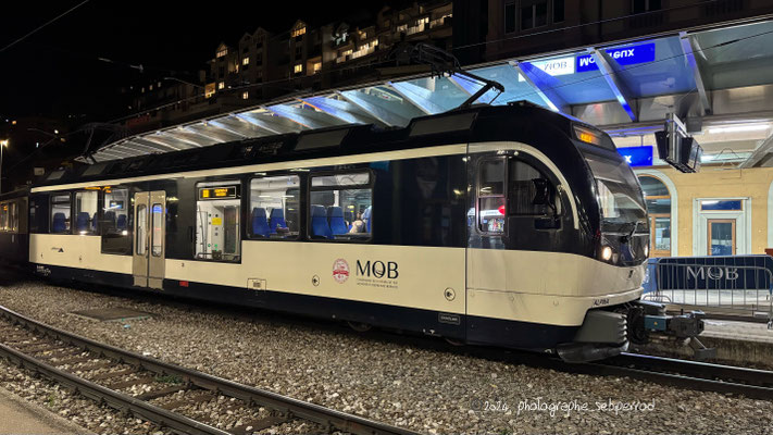 Alpina 9201 en mode "Meurtres et Mystères" en gare de Montreux ©Photographie-sebiperrod