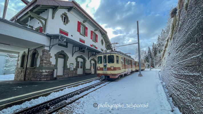 BDeh 302 et sa Bt 351 à Leysin Grand-Hôtel