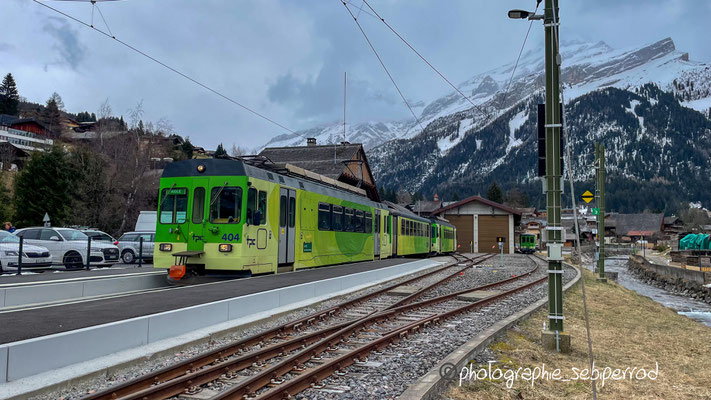 Composition renforcée le 10 mars 2024. BDe 4/4 404 - Bt 434 - BDe 4/4 402