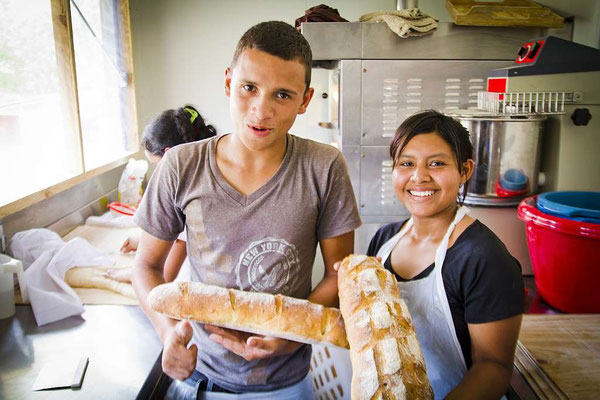 nph & du - gemeinsam stärker für bildung - Mitarbeit: Jedes Kind trägt mit seiner täglichen Aufgabe dazu bei, dass das Zusammenleben im Kinderdorf funktioniert. Es erfährt, dass es wichtig ist und gebraucht wird. So erlangen die Kinder Selbstwertgefühl.