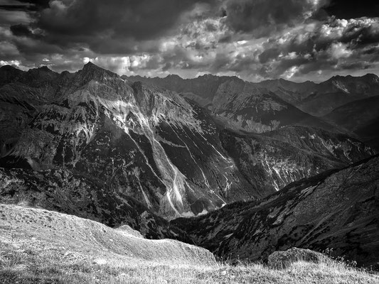 George Sulkowski - Licht und Schatten über Scharnitz  - Mittenwald