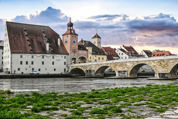 Gerhard Müller - Regensburg  Die Steinerne Brücke vor der Flut