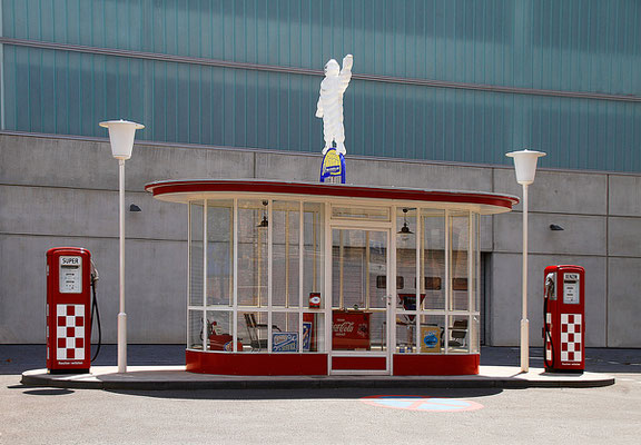 Steffens Karin - Nostalgie Tankstelle in Frankfurt