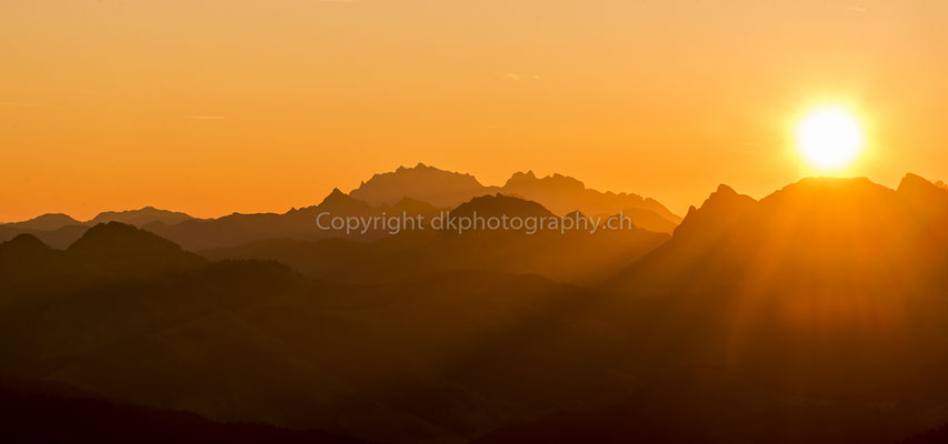 Silhouttenspiel, aufgenommen vom Grossen Mythen (CH). Bild-Nummer: 275