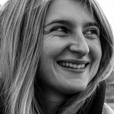 Monique / F 4.5 - 1/50 s - 100 iso