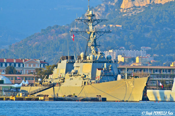 Le Destroyer lance-missiles "Porter" DDG 78 (Guided Missile Destroyer) de la Marine Nationale Américaine (US Navy) en escale à Toulon, le 18 Mars 2016. Port de base: Norfolk, Virginie, USA.