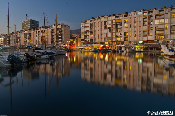 Port de Toulon en soirée 