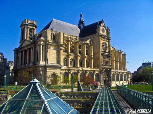 Eglise Saint-Eustache, jardin du Forum des Halles, Paris, France