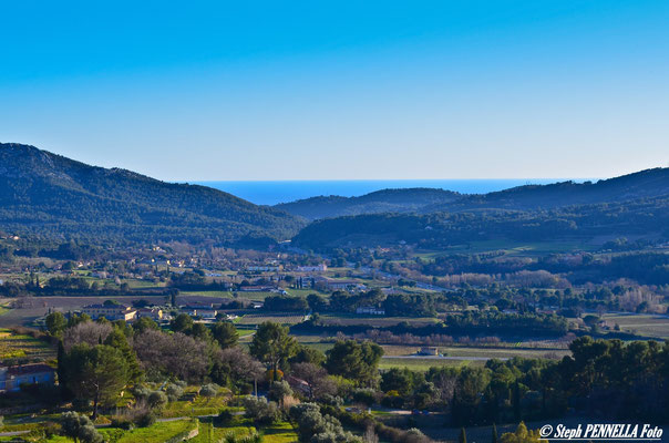 La vue sur la plaine varoise depuis le village du Castellet, Var