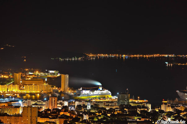 Départ du Corsica, port de commerce de Toulon by night...