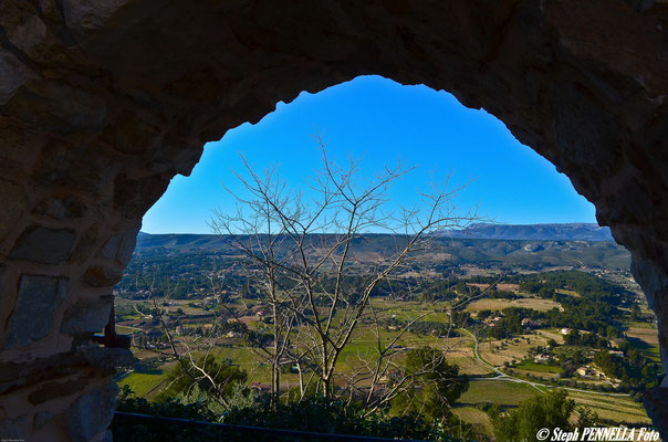 La vue sur la plaine varoise depuis le village du Castellet, Var