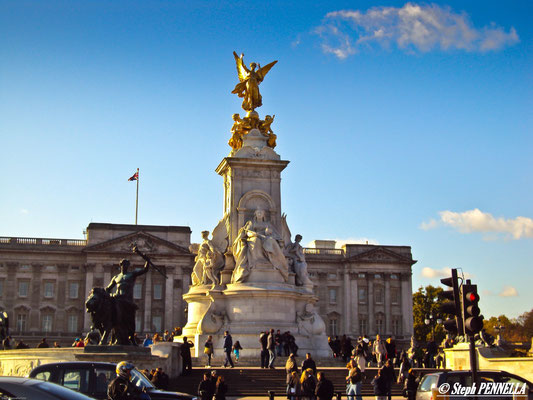 Gold Statue on Victoria Memorial, Buckingham Palace, London, UK 