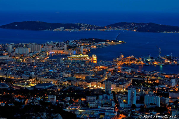 Toulon by night depuis le Mont Faron