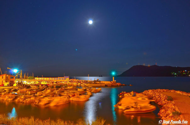 Pleine lune sur le petit port de St Elme aux Sablettes
