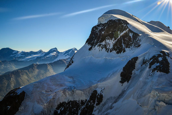 Le Breithorn à 4164 m d'altitude et sa face nord dans les Alpes Suisses