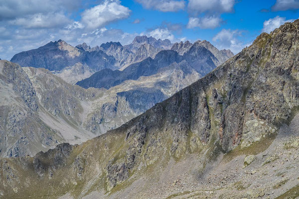 Paysages de caractère dans le Massif du Mecrantour, Alpes du Sud.