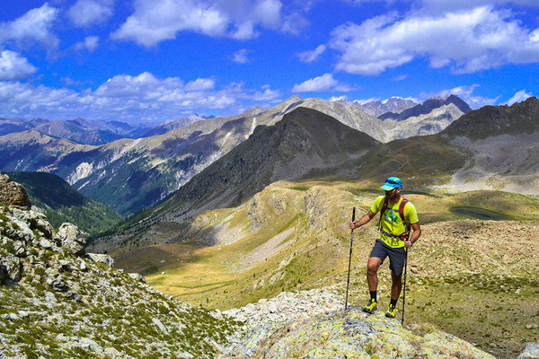 David  montant à la Cime de Paranova, Alpes du Sud.
