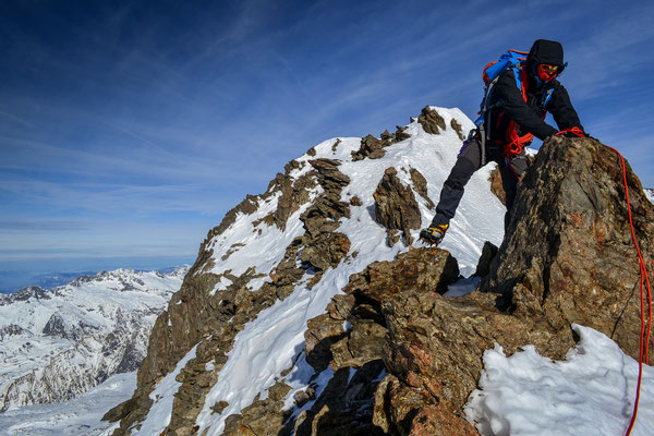 David dans la traversée Pic Bayle / Pic de l'Etandard à plus de 3000 m dans le Massif des Grandes Rousses (Alpes)