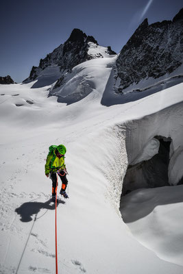 Crevasse sur le glacier de la Girosse dans le Massif des Ecrins (Alpes)