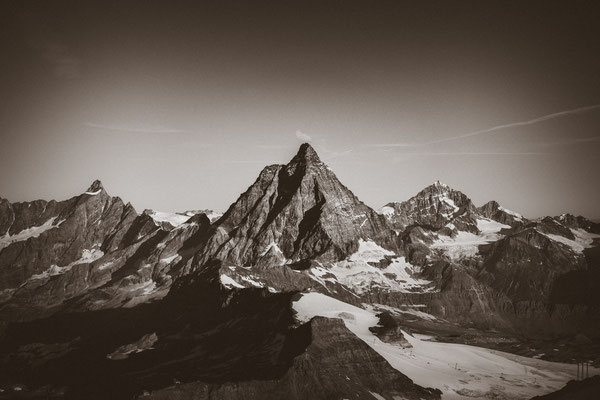 Le Cervin (ou Matterhorn) culminant à 4478 m d'altitude