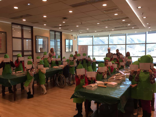 Taller repostería infantil en El Corte Inglés Cartagena, Murcia. Actividad de cocina con niños. Cursos minichef en Cartagena, Murcia. La dulce ilusión talleres de niños y niñas