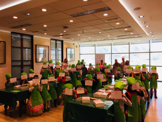 Taller repostería infantil en El Corte Inglés Cartagena, Murcia. Actividad de cocina con niños. Cursos minichef en Cartagena, Murcia. La dulce ilusión talleres de niños y niñas