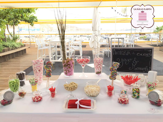 Mesa dulce en Cartagena. Candy bar boda en Cartagena. Tarta de boda, cupcakes, cakepops, cookies, bagel, golosinas. La dulce ilsuion