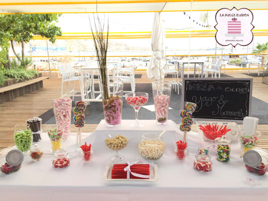 Mesa dulce en Cartagena. Candy bar boda en Cartagena. Tarta de boda, cupcakes, cakepops, cookies, bagel, golosinas. La dulce ilsuion