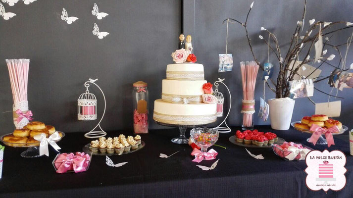 Tarta de boda personalizada de 3 pisos color beige con tul. Tartas de boda en Cartagena, Murcia. Tarta de boda espectacular.