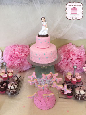 Tarta niña comunión rosa fondant. Tarta vestido niña de comunión 2017. Tarta chica comunión con fondant. Tarta niña de comunión con fondant. Tarta comunión Cartagena, Murcia